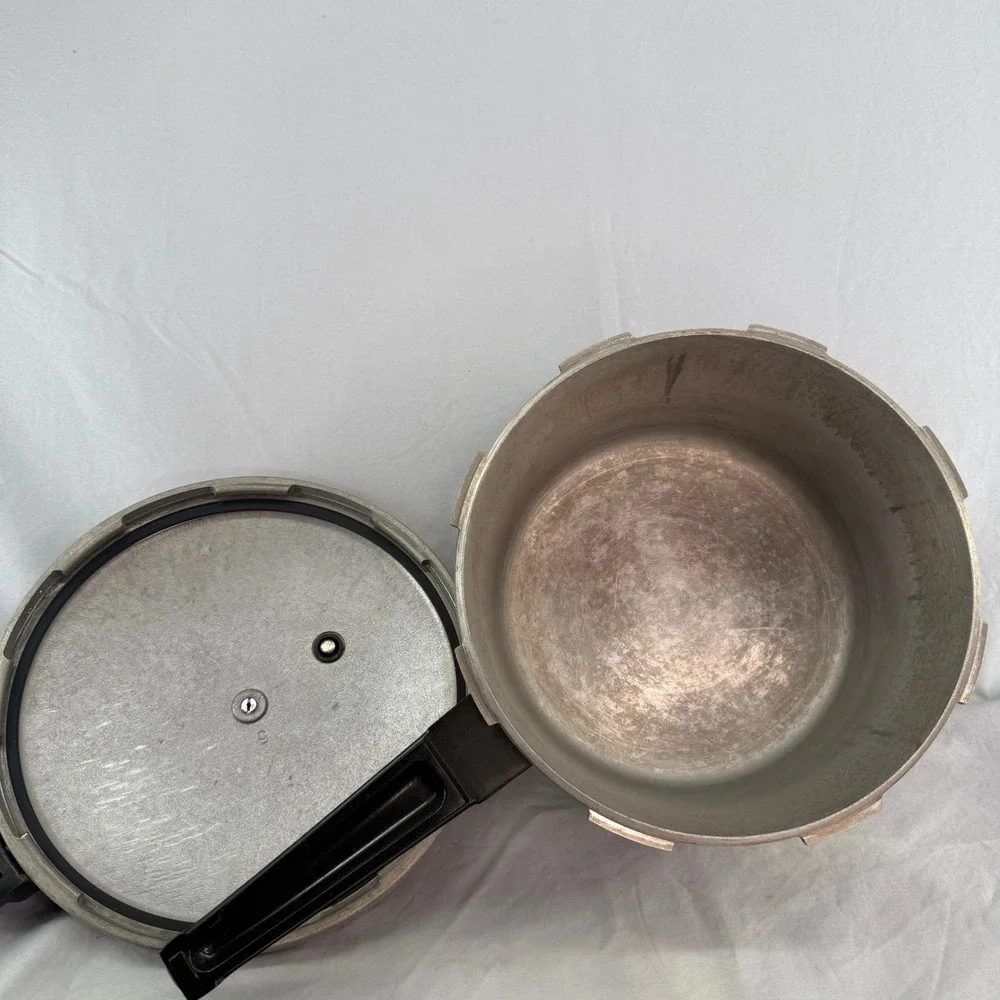 Presto 4 Qt Aluminum Pressure Cooker Model A403A Vintage Stovetop Silver Black